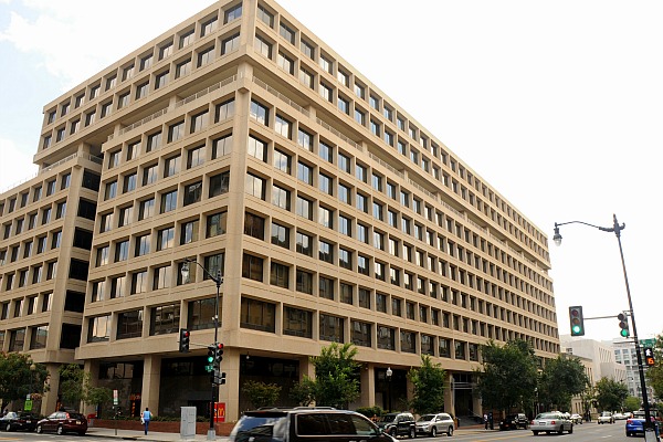 400 block of 6 St NW east side 600x400